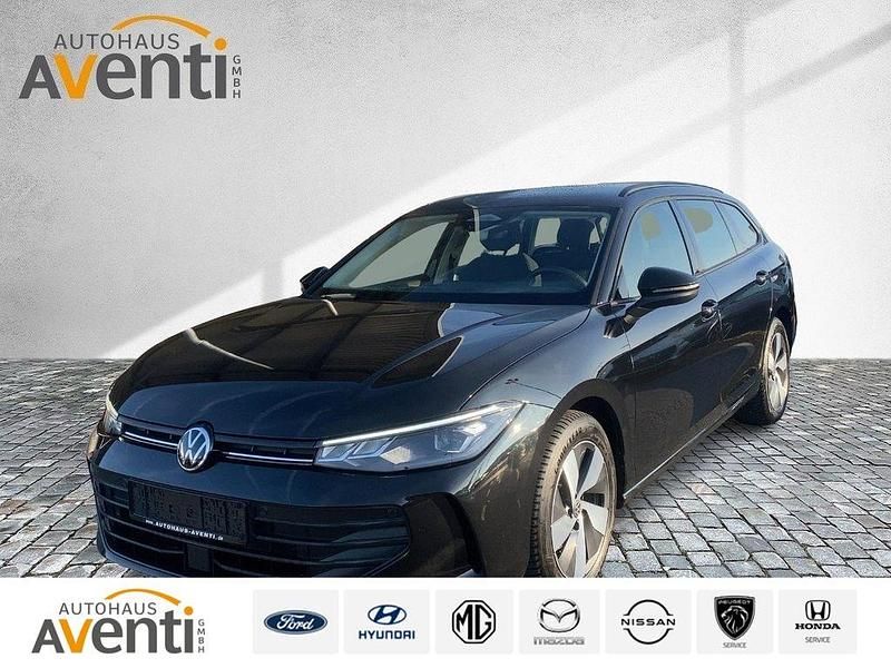 Grenadillschwarz metallic Gebraucht 2025 VW Passat Kombi | 31.379 € (Fairer Preis) - Bild 1/4