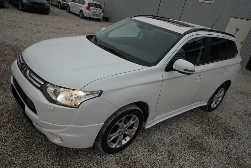 Weiß Gebraucht 2013 Mitsubishi Outlander Instyle SUV | 14.800 € - Bild 1/4