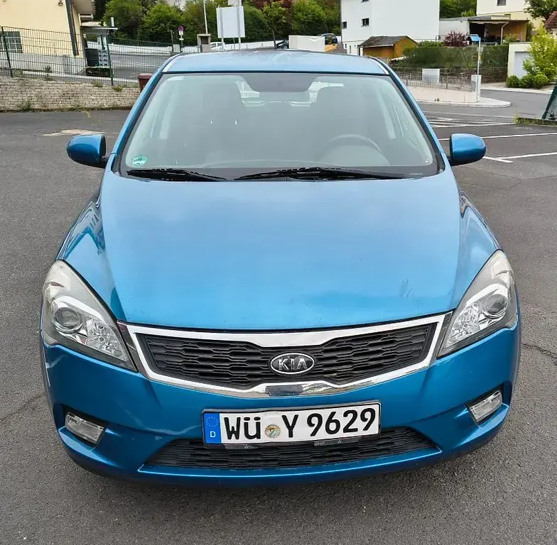 Gebraucht Kia Ceed 90 PS (66 kW) 2010 Blau Kleinwagen