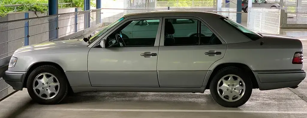 Gebraucht Mercedes E280 197 PS (144 kW) 1994 Silber Limousine