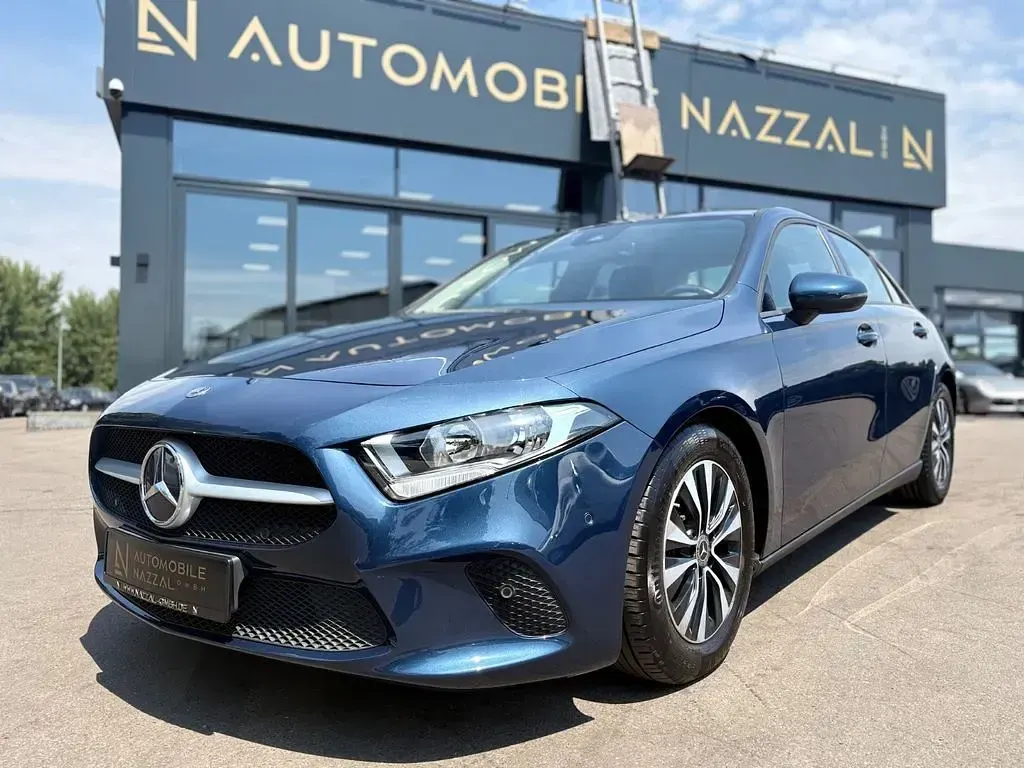 Gebraucht Mercedes A180 116 PS (85 kW) 2021 Blau Limousine