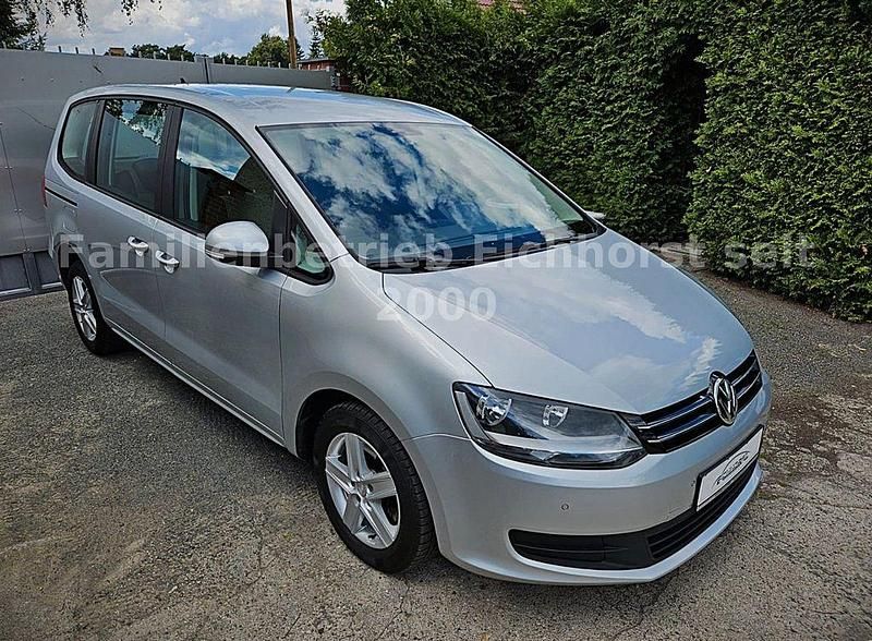 Silber Gebraucht 2015 VW Sharan Van / Kleinbus | 15.800 € (Guter Preis) - Bild 1/4