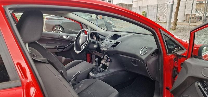 Gebraucht Ford Fiesta 80 PS (58 kW) 2016 Rot Kleinwagen