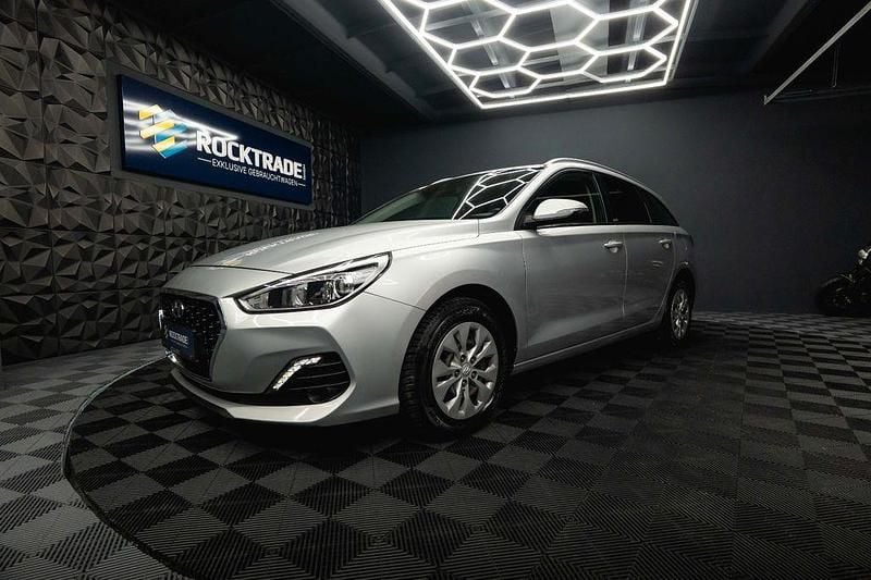Gebraucht Hyundai i30 Select 99 PS (72 kW) 2020 Silber Kombi