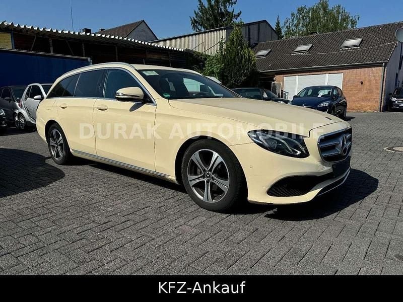 Hellelfenbein Gebraucht 2018 Mercedes E200 Kombi | 6.799 € (Fairer Preis) - Bild 1/4