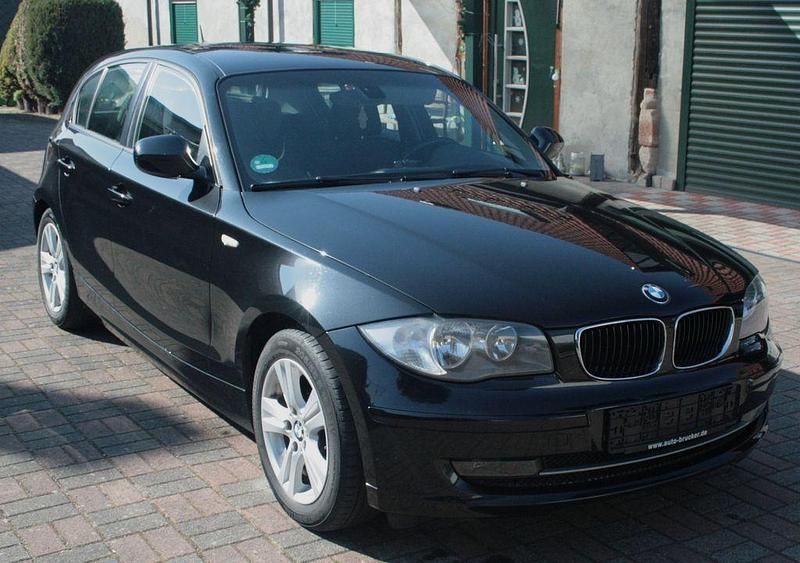 Gebraucht BMW 118 Advantage 143 PS (105 kW) 2011 Schwarz Kleinwagen
