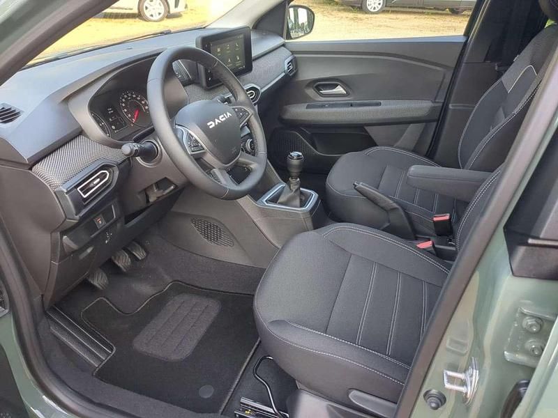 Neu Dacia Jogger Expression 110 PS (80 kW) 2025 Safarigrüngrau Van / Kleinbus