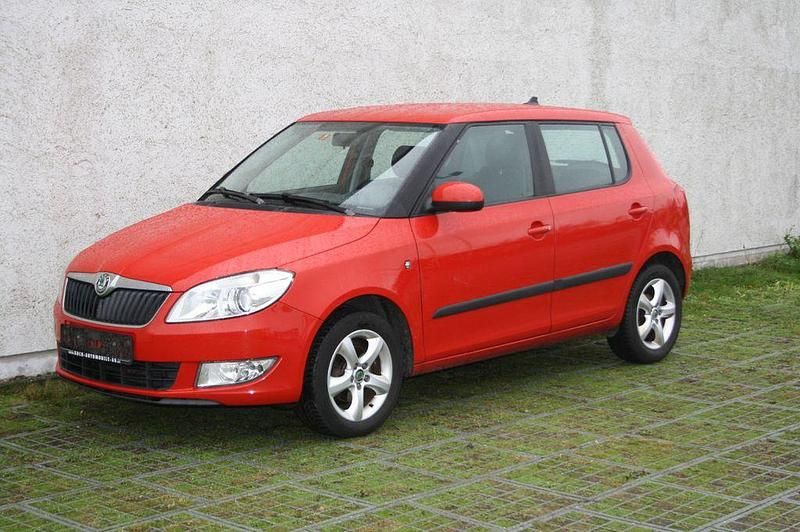Rot Gebraucht 2010 Skoda Fabia Limousine | 2.150 € (Superpreis) - Bild 1/4