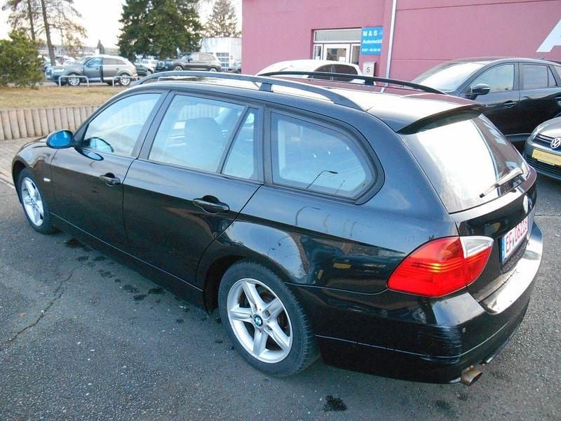 Gebraucht BMW 318 129 PS (94 kW) 2007 Schwarz Kombi