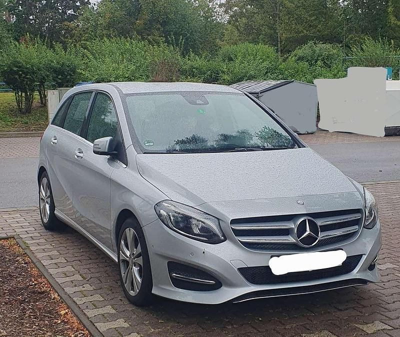 Silber Gebraucht 2015 Mercedes B220 Urban Van / Kleinbus | 16.489 € (Fairer Preis) - Bild 1/4