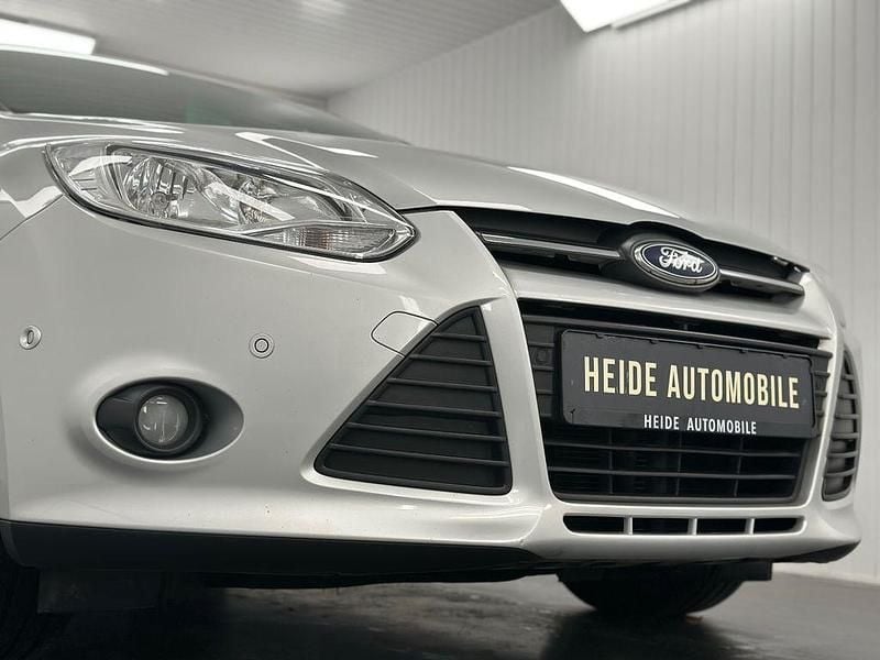 Second-hand Ford Focus SYNC Edition 125 CP (91 kW) 2013 Argintiu Berlinǎ