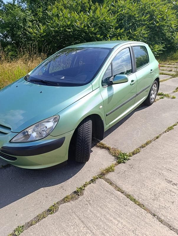 Grün Gebraucht 2004 Peugeot 307 Limousine | 2.050 € (Fairer Preis) - Bild 1/4