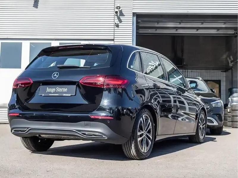 Gebraucht Mercedes B180 Progressive 136 PS (100 kW) 2025 Schwarz kosmosschwarz metallic Van / Kleinbus