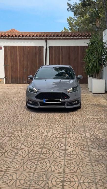 Usata Ford Focus Sport 250 CV (183 kW) 2018 Grigio Berlina