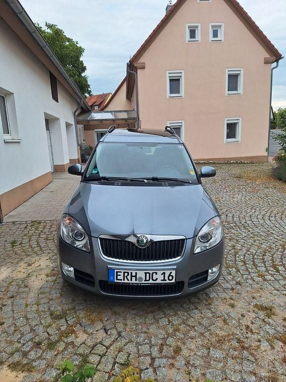Grau Gebraucht 2009 Skoda Roomster Style Kombi | 3.000 € (Fairer Preis) - Bild 1/4