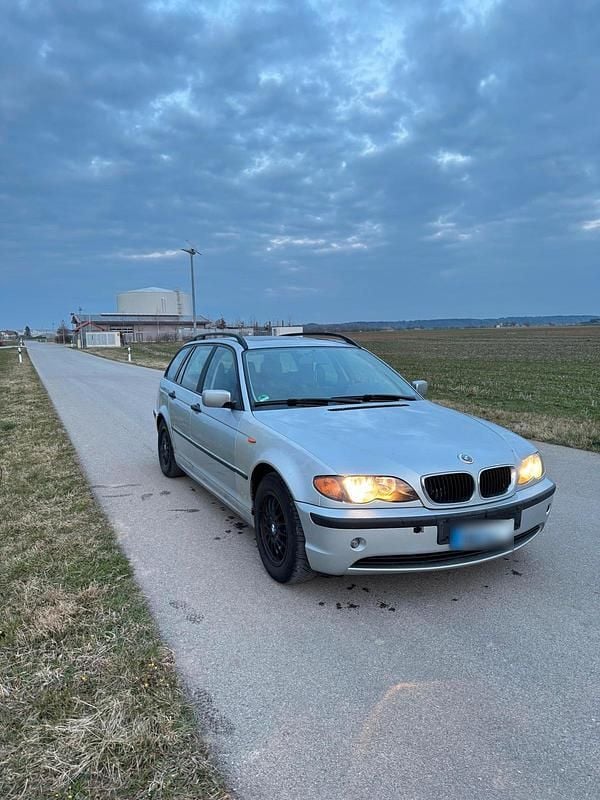 Gebraucht BMW 318 143 PS (105 kW) 2002 Grau Kombi