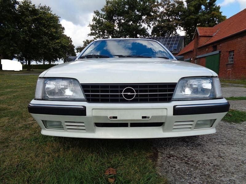 Weiß Gebraucht 1984 Opel Senator Coupé | 6.998 € - Bild 1/4