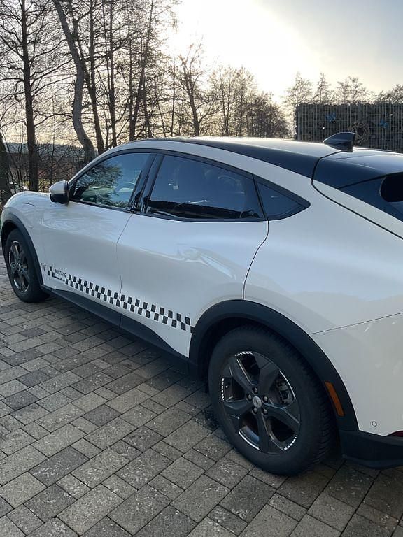 Gebraucht Ford Mustang Mach-E Standard Range 197 kW (269 PS) 2022 Weiß SUV