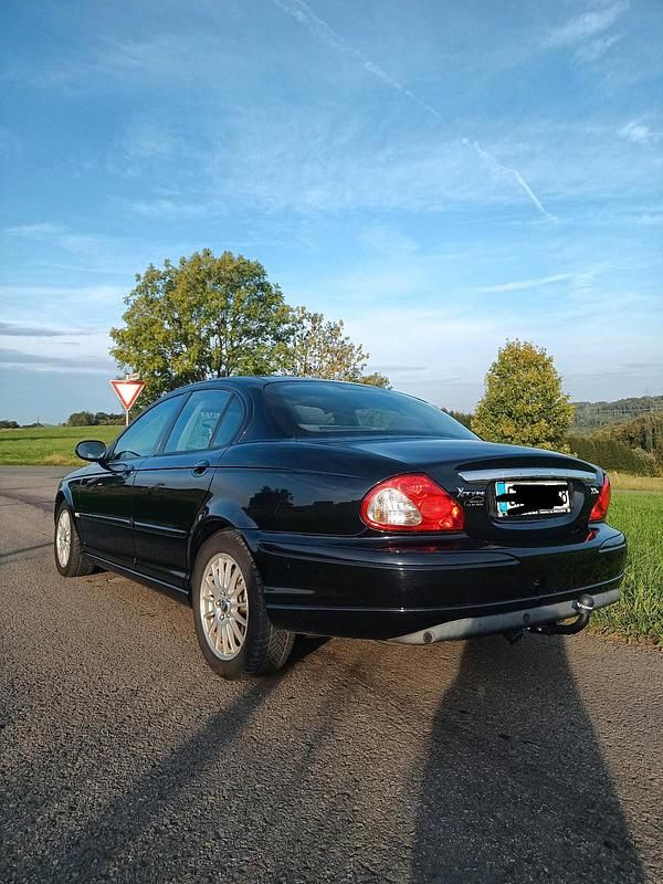 Schwarz Gebraucht 2007 Jaguar X-type Limousine | 2.350 € (Teuer) - Bild 1/4