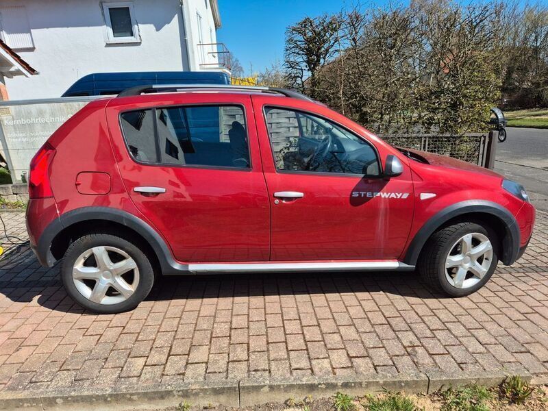 Rot Gebraucht 2010 Dacia Sandero Stepway Kleinwagen | 3.200 € (Fairer Preis) - Bild 1/4