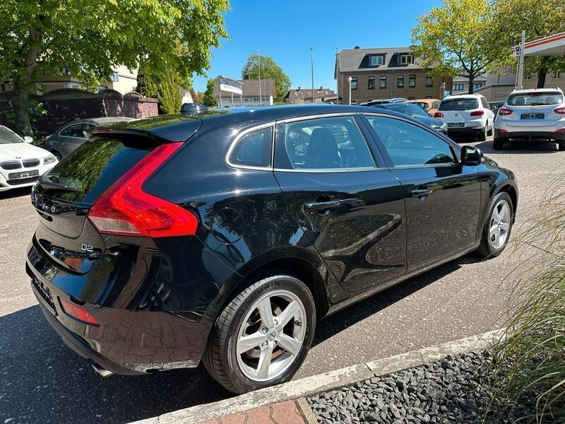 Gebraucht Volvo V40 Kinetic 120 PS (88 kW) 2018 Schwarz Kombi