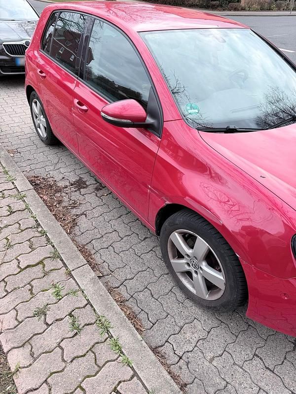 Gebraucht VW Golf VI 105 PS (77 kW) 2010 Rot Kleinwagen
