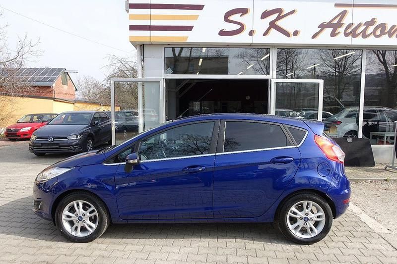 Gebraucht Ford Fiesta Titanium 95 PS (69 kW) 2016 Blau Limousine