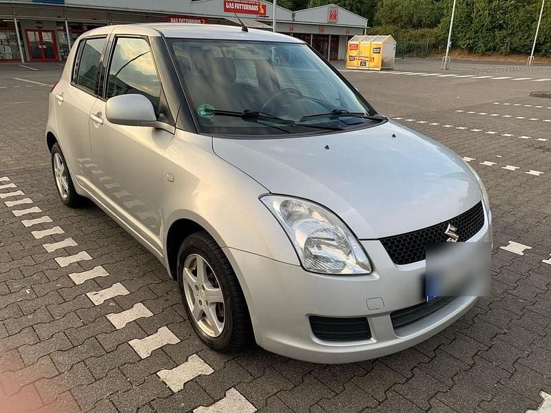 Grau Gebraucht 2009 Suzuki Swift Limousine | 1.650 € (Guter Preis) - Bild 1/4