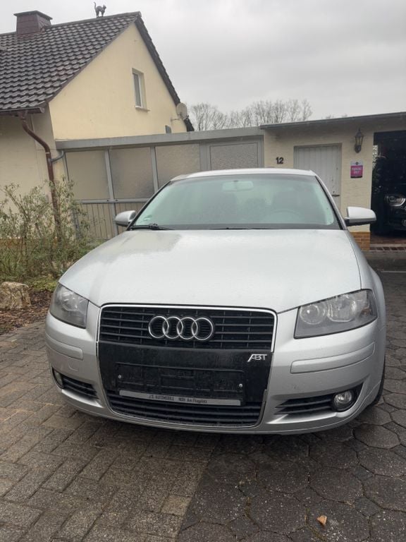 Silber Gebraucht 2003 Audi A3 Sport Limousine | 700 € (Superpreis) - Bild 1/4