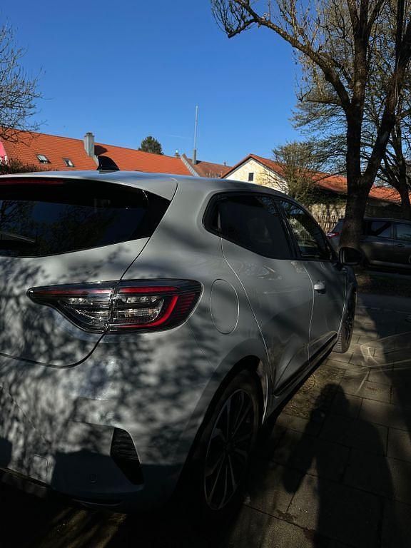 Gebraucht Renault Clio V Techno 91 PS (66 kW) 2023 Grau Limousine