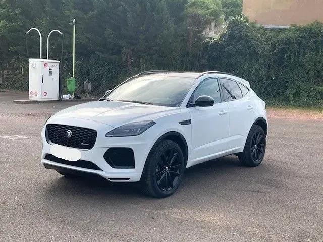 Käytetty Jaguar E-Pace R-Dynamic 250 HP (183 kW) 2023 Valkoinen Katumaasturi