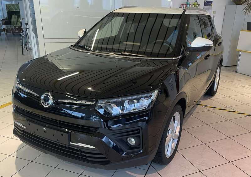 Black metallic Gebraucht 2023 Ssangyong Tivoli Kleinwagen | 18.399 € (Fairer Preis) - Bild 1/4