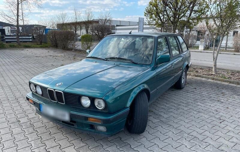 Grün Gebraucht 1992 BMW 324 Kombi | 5.500 € - Bild 1/4