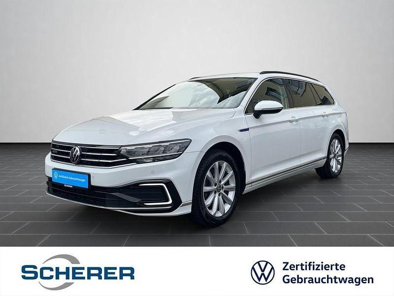 Pure white Gebraucht 2021 VW Passat GTE Kombi | 20.990 € (Superpreis) - Bild 1/4