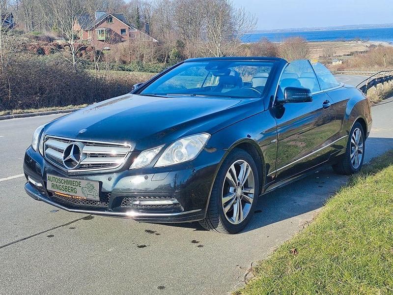Gebraucht Mercedes E250 Avantgarde 204 PS (150 kW) 2012 Schwarz Cabrio