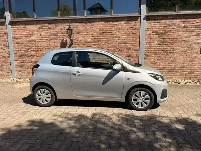 Gebraucht Peugeot 108 Active 69 PS (50 kW) 2018 Silber Kleinwagen