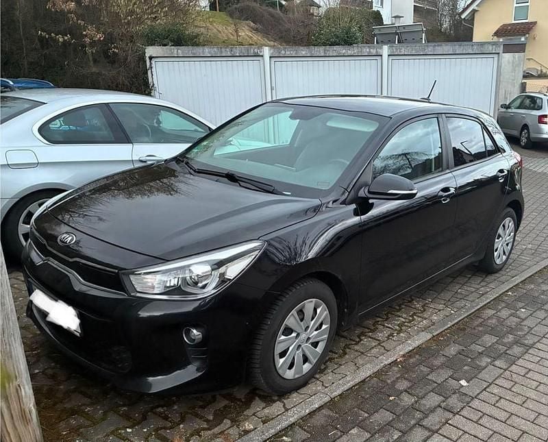 Gebraucht Kia Rio DREAM-TEAM Edition 99 PS (72 kW) 2018 Schwarz Limousine