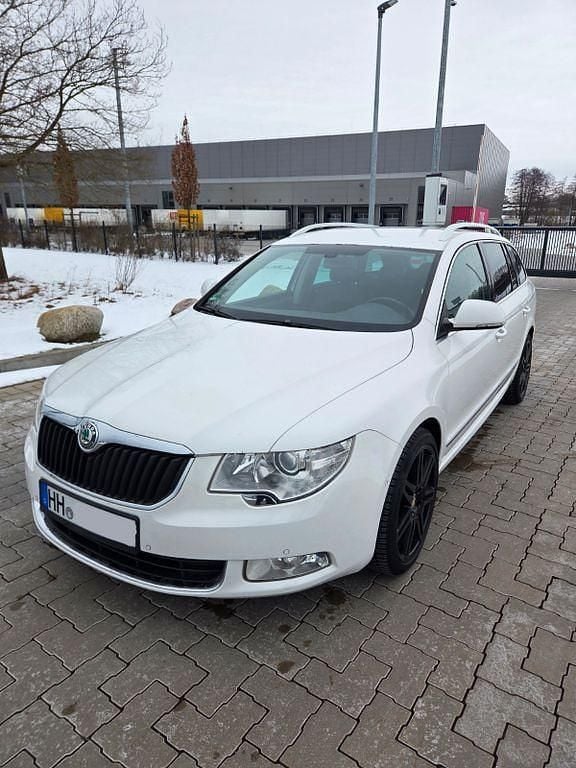 Gebraucht Skoda Superb Elegance 160 PS (117 kW) 2009 Weiß Kombi