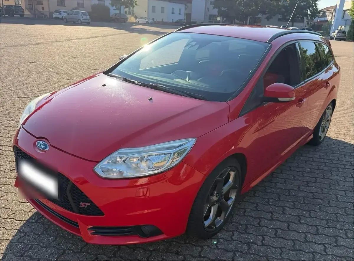 Gebraucht Ford Focus ST 250 PS (183 kW) 2012 Rot Kombi