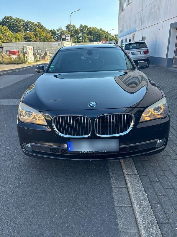 Schwarz Gebraucht 2012 BMW 730 Limousine | 11.900 € (Guter Preis) - Bild 1/4