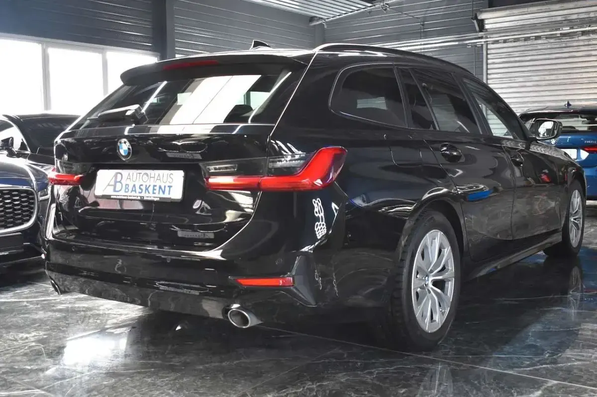 Gebraucht BMW 318 Advantage 150 PS (110 kW) 2021 Schwarz Kombi