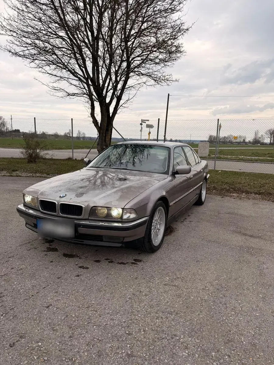 Gebraucht BMW 728 193 PS (141 kW) 1997 Silber Limousine