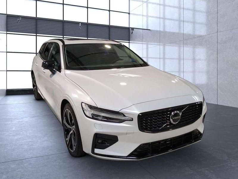 Gebraucht Volvo V60 Plus 197 PS (144 kW) 2024 Crystal white Kombi