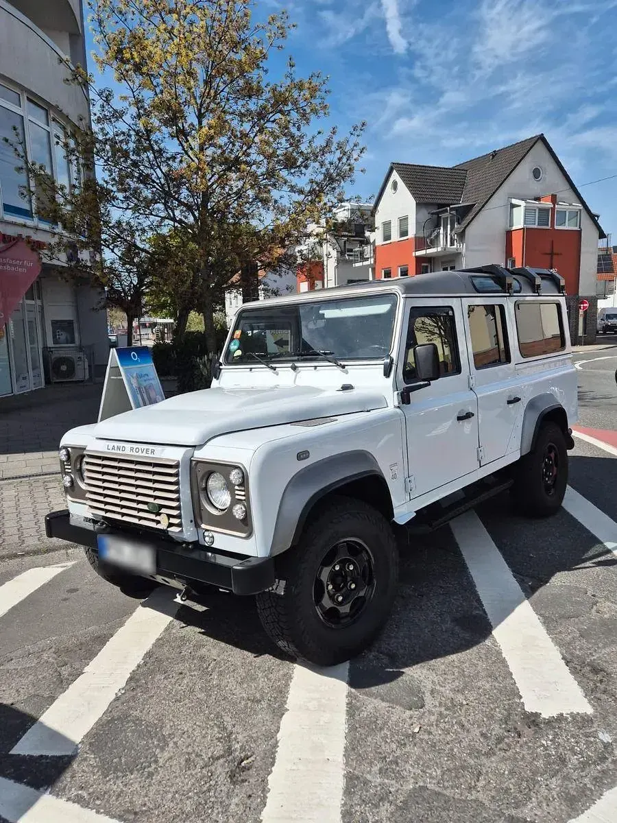 Gebraucht Land Rover Defender SE 122 PS (89 kW) 2015 Weiß Kombi