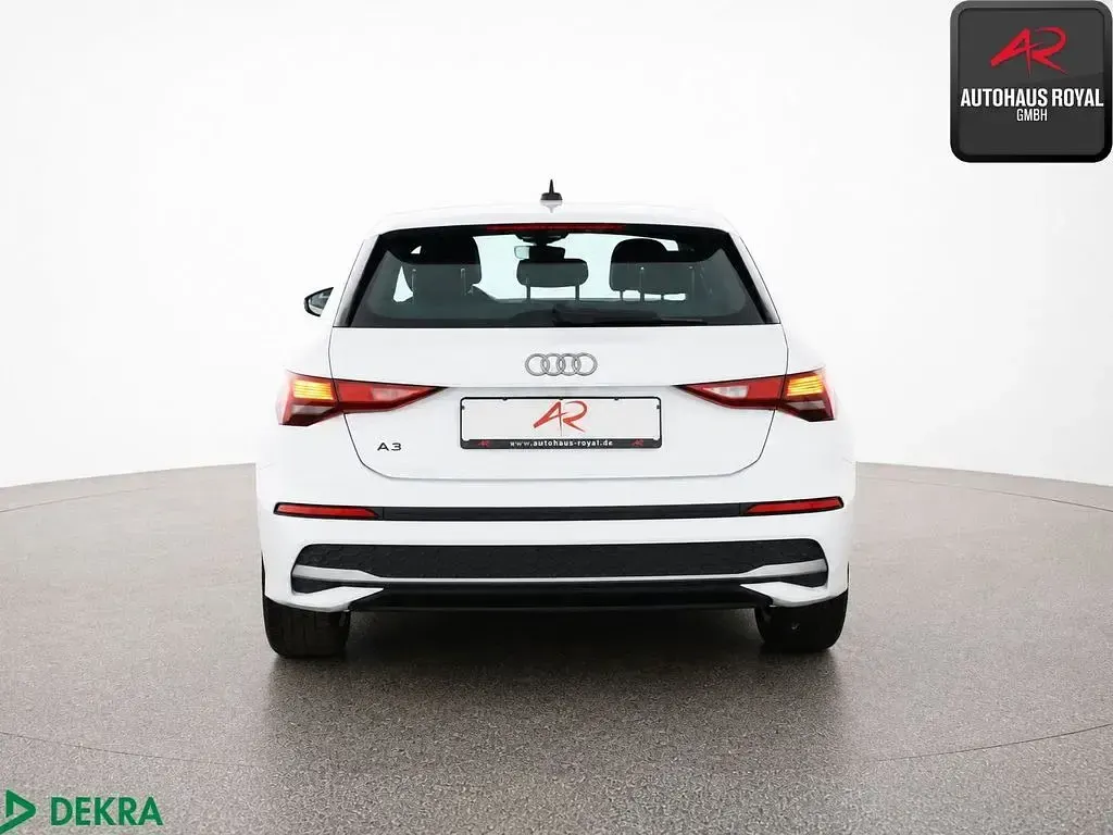 Gebraucht Audi A3 Ambiente 116 PS (85 kW) 2024 Arkonaweiß Limousine