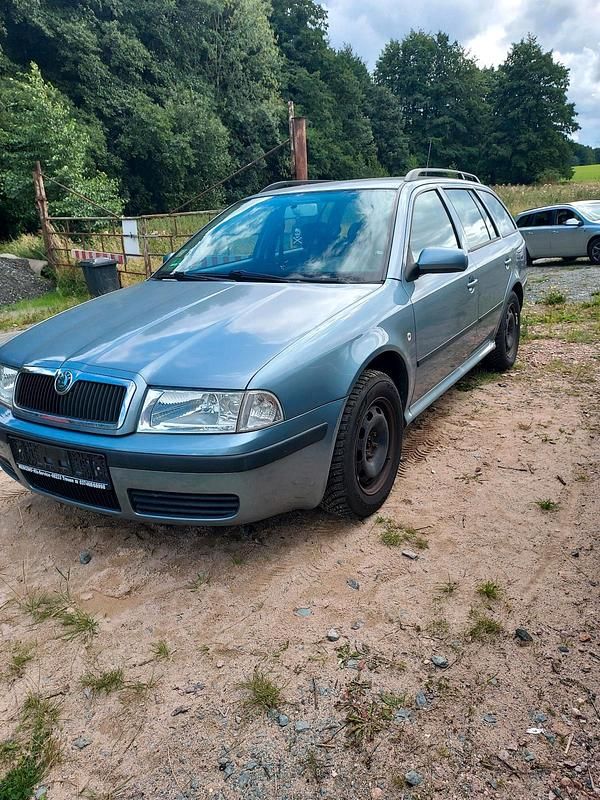 Grau Gebraucht 2004 Skoda Octavia Kombi | 699 € (Superpreis) - Bild 1/4