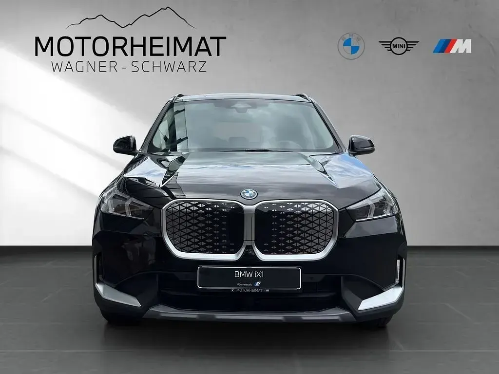 Neu BMW iX1 Performance 230 kW (313 PS) 2026 Schwarz SUV