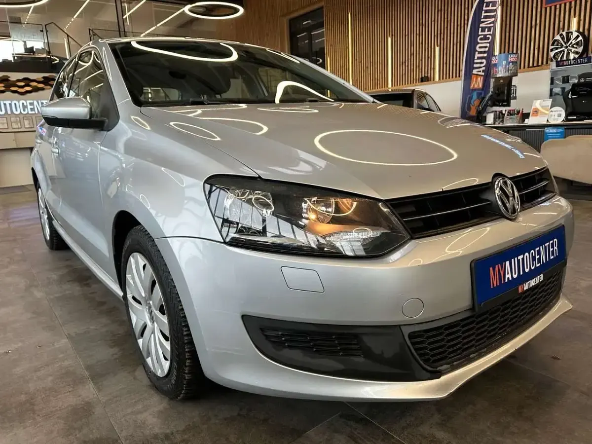 Gebraucht VW Polo Comfortline 69 PS (50 kW) 2010 Silber Kleinwagen