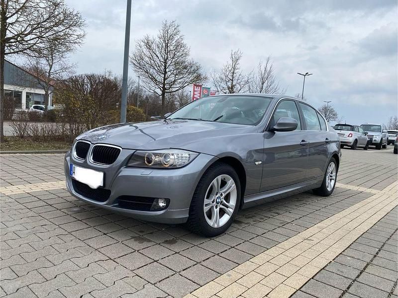 Gebraucht BMW 325 218 PS (160 kW) 2009 Grau Limousine