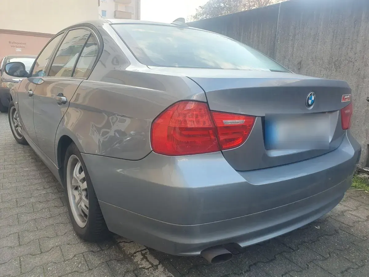 Gebraucht BMW 318 Sport Line 143 PS (105 kW) 2009 Grau Limousine